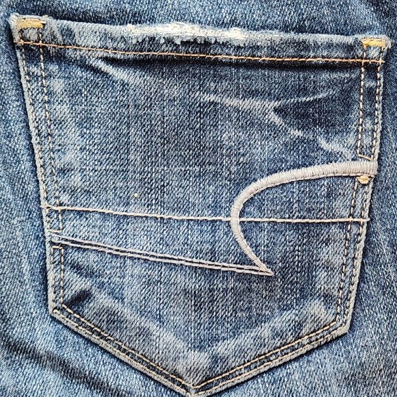 American Eagle Outfitters Medium Wash Straight Leg Jeans Size 4 - Picture 16 of 16